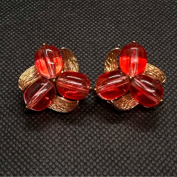 Juliana D&E Stunning Vintage Clip‎ On Earrings Gold Tone Red Beads Rhinestone